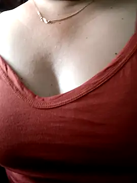 babyjunee12 online show from May 17, 2026, 6:35 am
