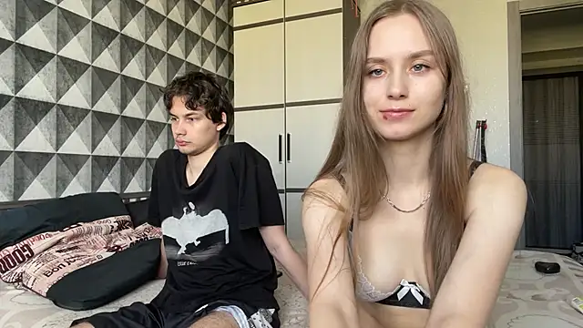 Snapshot of merycouple chatting on February 13, 2026, 3:28 am merycouple online show from February 13, 2026, 3:28 am