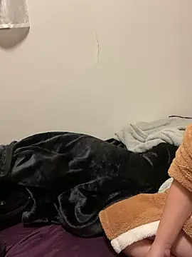 Snapshot of h415a812 chatting on November 4, 2025, 7:39 pm h415a812 online show from November 4, 2025, 7:39 pm