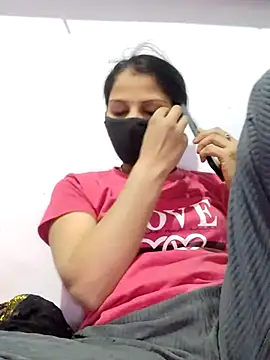 poojam93 online show from November 6, 2025, 3:16 pm