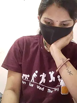 poojam93 online show from February 13, 2026, 8:14 am