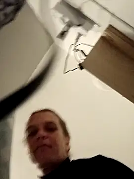 sarahkat86 online show from February 6, 2026, 11:34 pm