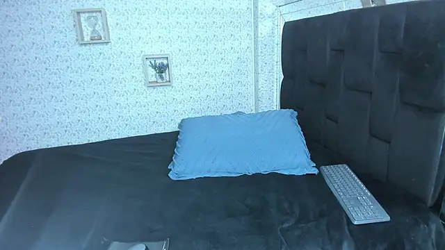 Snapshot of lisa_logan chatting on December 1, 2025, 4:46 am lisa logan online show from December 1, 2025, 4:46 am