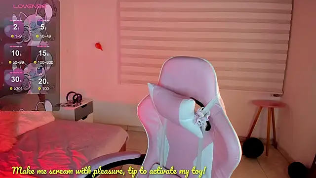 Jade rey  online show from November 9, 2025, 2:59 am