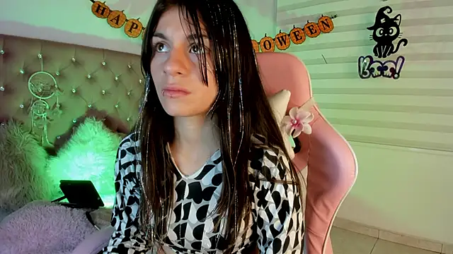 Jade rey  online show from October 11, 2025, 4:13 am