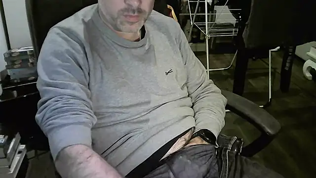 Chrisprngr online show from November 19, 2025, 6:52 pm