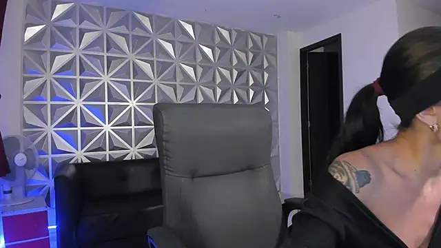 hellen tease online show from September 20, 2025, 12:43 pm