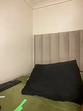 Trans fairy online show from December 18, 2025, 8:23 pm