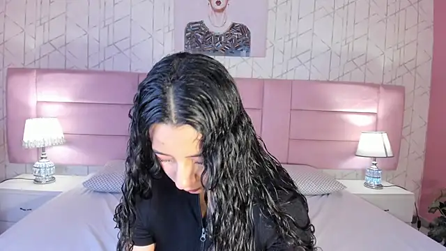 BellaSwwan online show from December 17, 2025, 1:27 pm