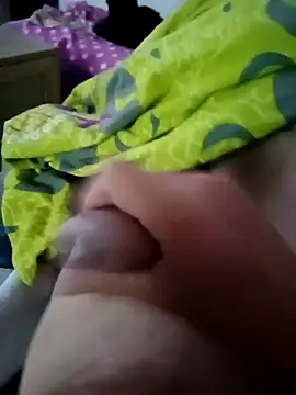 Snapshot of Micki2 chatting on September 28, 2025, 5:36 am Micki2 online show from September 28, 2025, 5:36 am