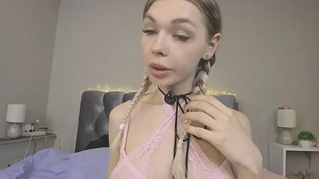 Blondy Fina online show from June 26, 2026, 10:54 am