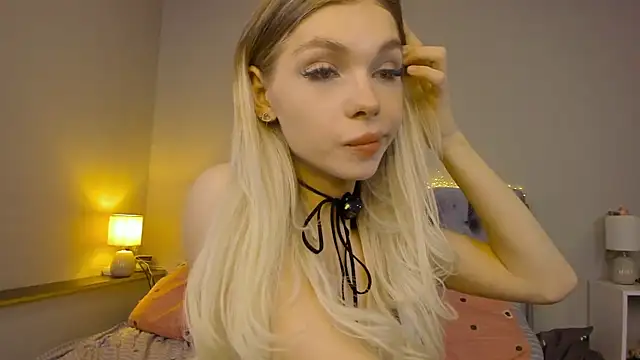 Blondy Fina online show from June 20, 2026, 6:18 am