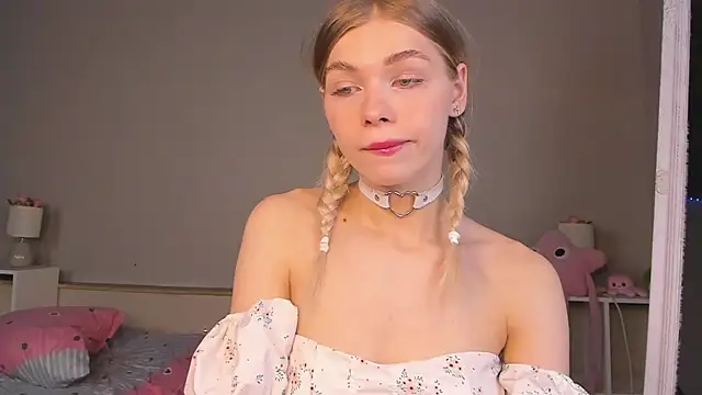 Blondy Fina online show from June 9, 2026, 5:19 am