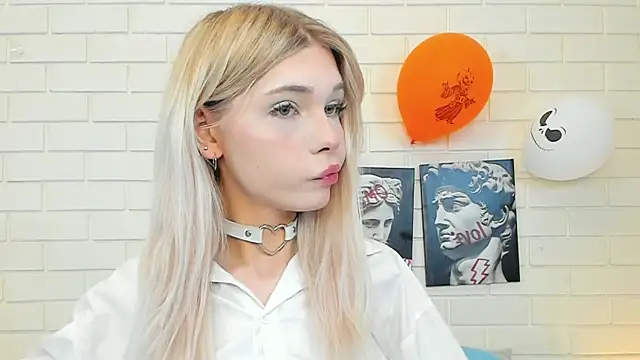 Blondy Fina online show from November 12, 2025, 5:00 am