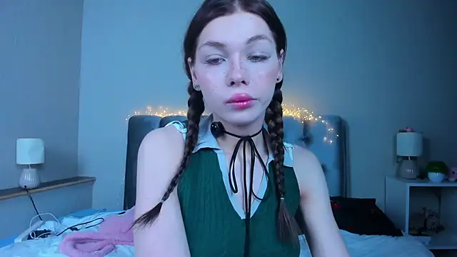 Blondy Fina online show from July 20, 2026, 4:53 am