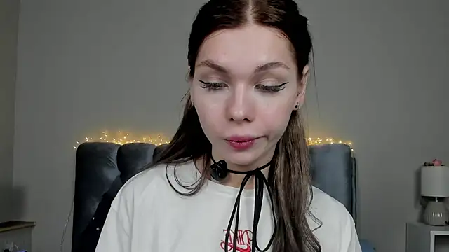 Blondy Fina online show from July 7, 2026, 4:37 am