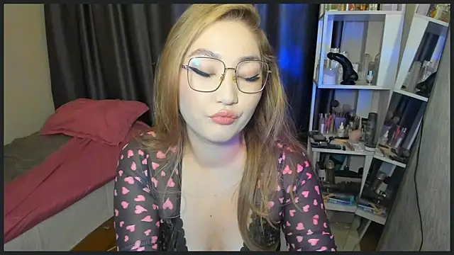 lyra x online show from November 24, 2025, 10:32 pm