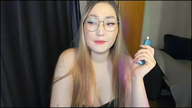 Snapshot of lyra_x chatting on May 9, 2026, 5:38 pm lyra x online show from May 9, 2026, 5:38 pm