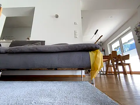 Honeymoon1985 online show from September 19, 2025, 1:04 pm