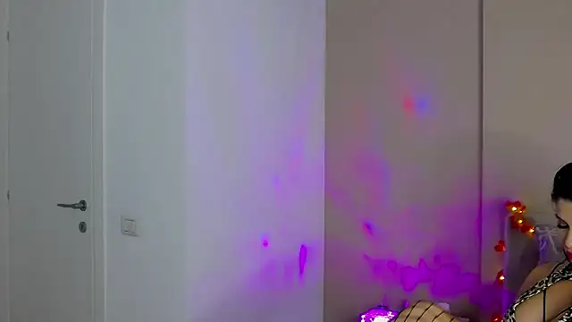 Snapshot of Emily_Sheen chatting on October 17, 2025, 4:16 am Emily Sheen online show from October 17, 2025, 4:16 am