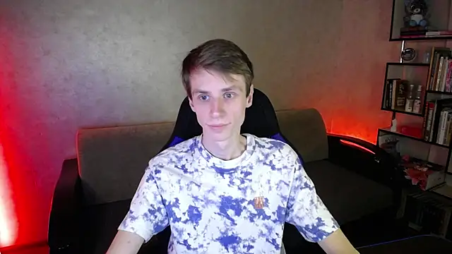 yes cute boy  online show from October 1, 2025, 6:12 pm