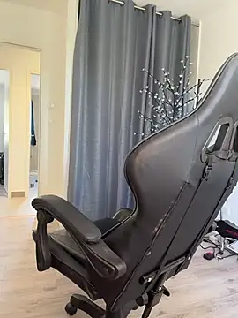 HATSUNE   online show from April 17, 2026, 10:18 am