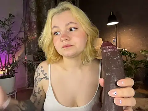 MoonIvy  online show from March 8, 2026, 6:22 pm