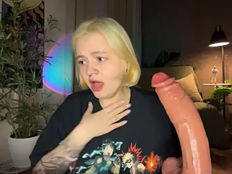 MoonIvy  online show from May 21, 2026, 7:33 pm