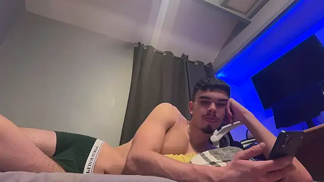 Snapshot of raph_pk69 chatting on February 27, 2026, 11:48 pm raph pk69 online show from February 27, 2026, 11:48 pm