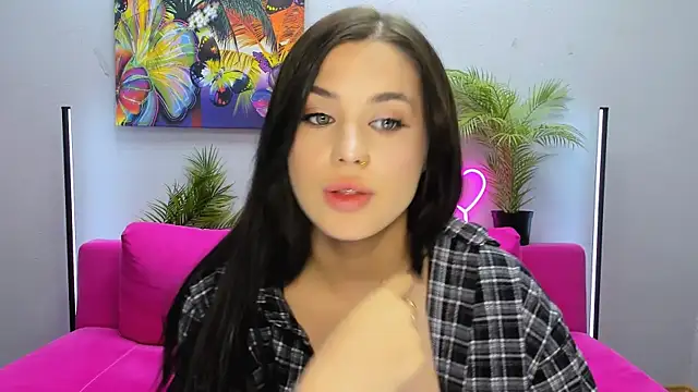 lil angel  online show from September 18, 2025, 4:10 pm