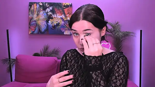 lil angel  online show from November 22, 2025, 6:12 am