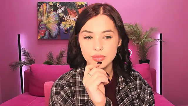 lil angel  online show from October 7, 2025, 12:39 pm