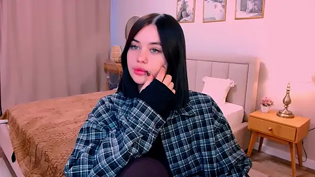 lil angel  online show from February 9, 2026, 2:26 pm