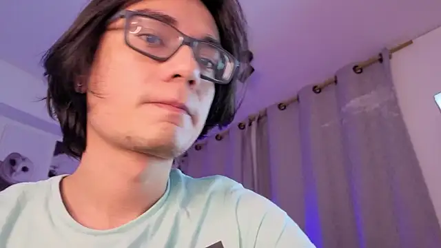 Snapshot of davoxer chatting on February 6, 2026, 3:57 am davoxer online show from February 6, 2026, 3:57 am