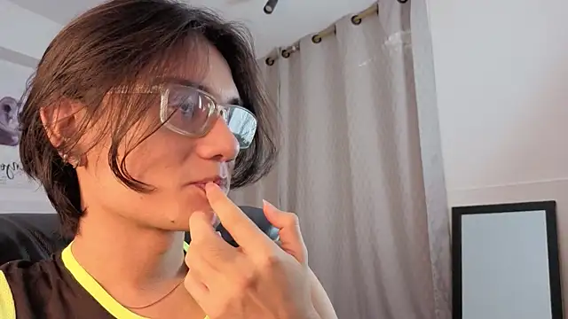 Snapshot of davoxer chatting on December 19, 2025, 4:05 am davoxer online show from December 19, 2025, 4:05 am