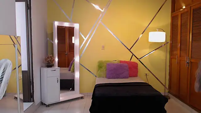 shirleyrojas online show from November 20, 2025, 7:47 pm