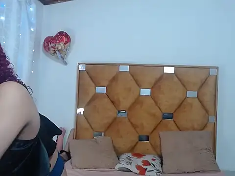 CATTALINAHOT online show from April 14, 2026, 3:11 am