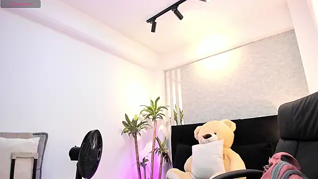 lily cash1 online show from January 7, 2026, 2:22 pm