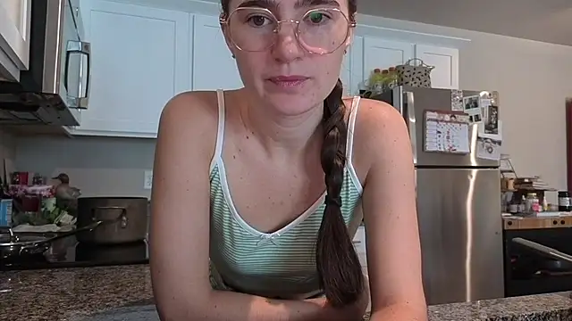 Snapshot of bambifarrina chatting on January 16, 2026, 7:51 pm bambifarrina online show from January 16, 2026, 7:51 pm