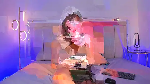 ZoeBarnett online show from October 31, 2025, 6:37 pm