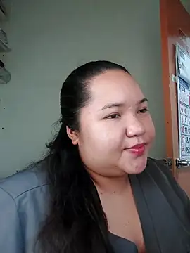 LianaCruzado online show from May 12, 2026, 6:43 am