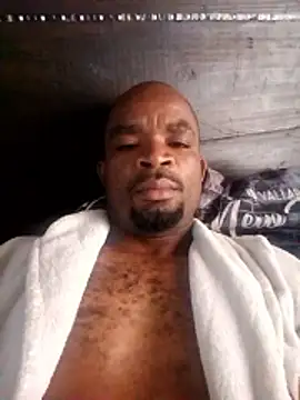 mdavazo00 online show from January 12, 2026, 9:27 am