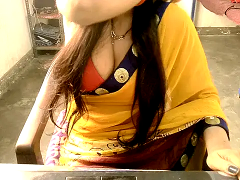 RIYA SOOD online show from October 22, 2025, 7:19 am