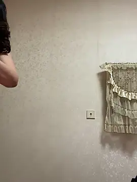 anna yngs online show from November 3, 2025, 11:36 am