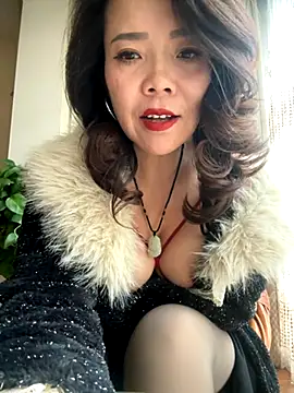 anna yngs online show from November 14, 2025, 9:02 am