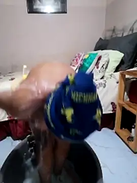 Yummyboomsbb online show from April 15, 2026, 1:37 pm