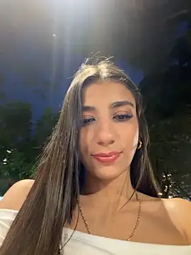 -juicy  online show from May 20, 2026, 11:35 pm