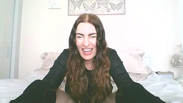 EllaKent online show from May 11, 2026, 4:04 pm