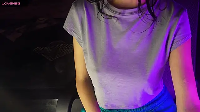 NidhiChandra online show from November 12, 2025, 10:52 am