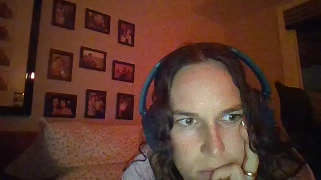 forbiddenbabygirl online show from November 4, 2025, 4:38 am